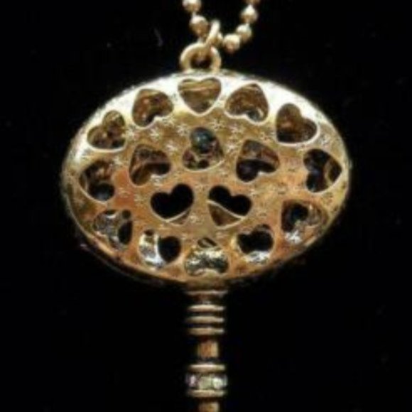 Betsey Johnson FLOWERS GOLD KEY NECKLACE - Picture 3 of 7